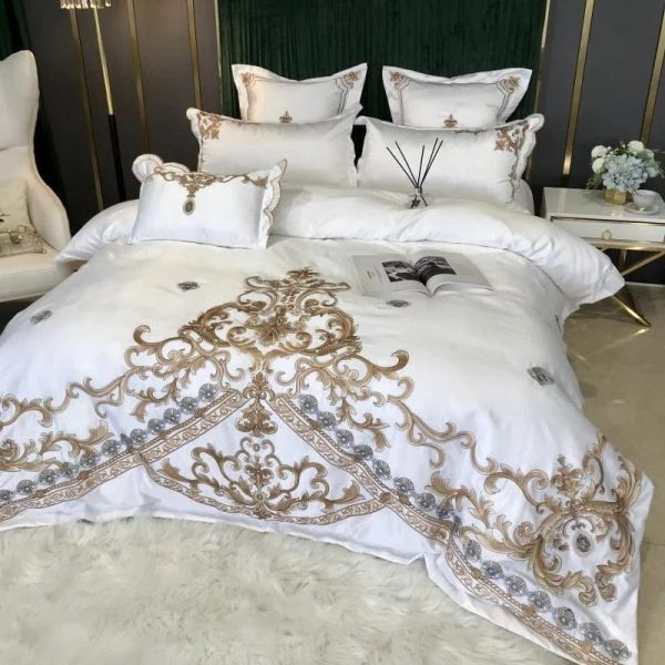 Royal White Embroidery  Cotton Bedding Set Luxury Soft Smooth  Duvet Cover Bedspread Bedding Set With Pillow Covers Cheap