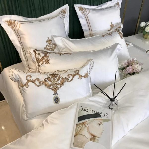 Royal White Embroidery  Cotton Bedding Set Luxury Soft Smooth  Duvet Cover Bedspread Bedding Set With Pillow Covers Cheap