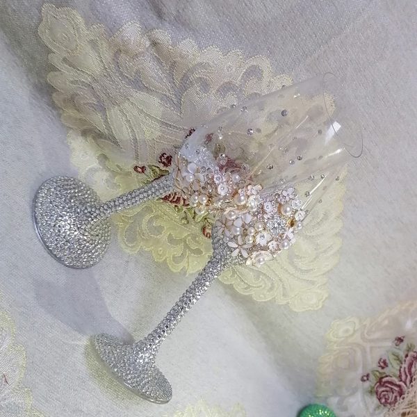 Handmade Amazing Bride and Groom Dressed In Rhinestone Led Free Crystal Champagne Wine Glasses Set of Two Sale