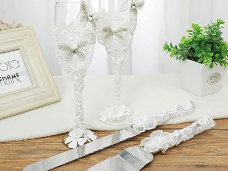 Eligant Laxury Bride and Groom Dressed In Rhinestone Bridal Set Lead Free Crystal Champagne Wine Glasses with Cake Knife and Shovel Supply