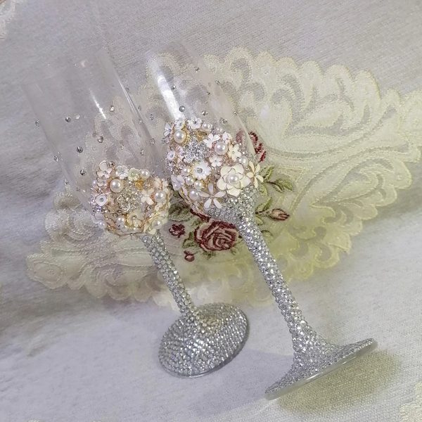 Handmade Amazing Bride and Groom Dressed In Rhinestone Led Free Crystal Champagne Wine Glasses Set of Two Sale